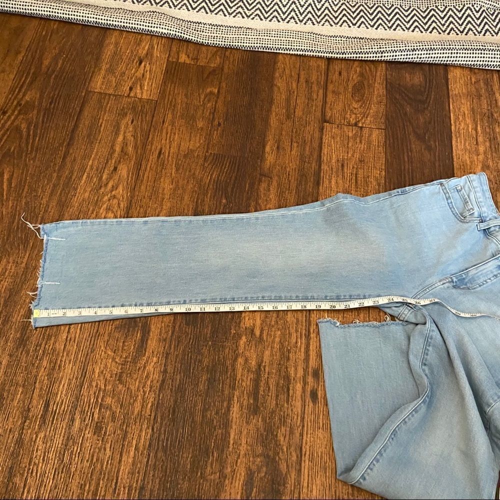 Uniqlo jeans  - Picture 8 of 9